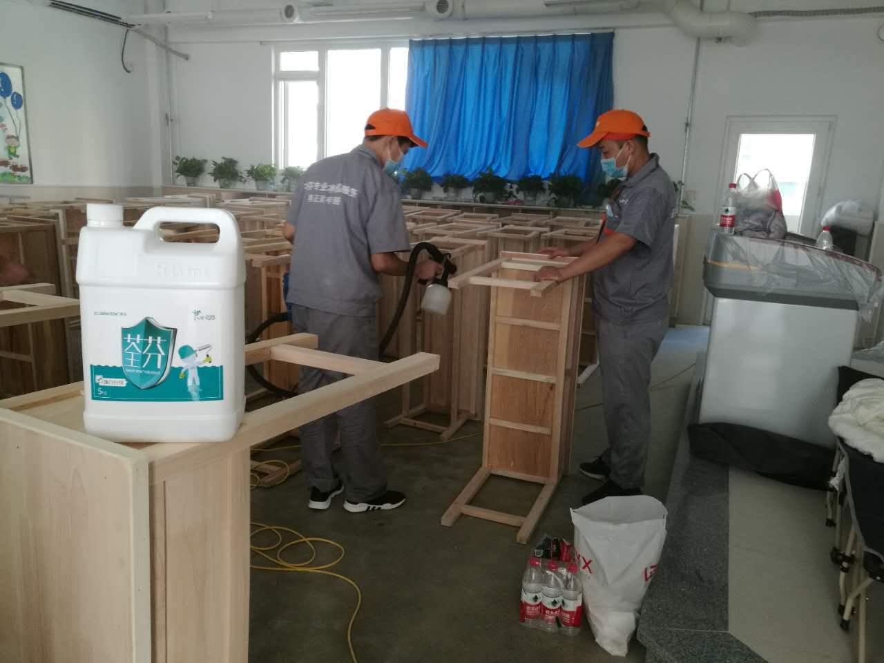 课桌接缝处重点治理