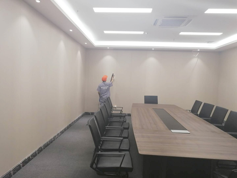 会议室墙面顶面喷枪全方位施工
