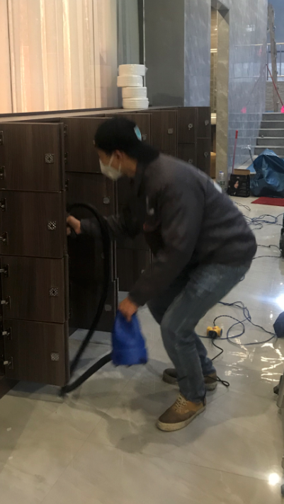 场所换衣柜全方位喷涂施工