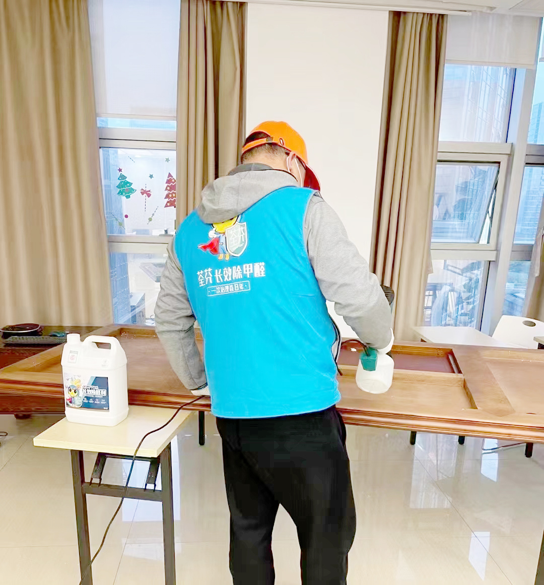 中医馆桌椅柜子喷枪施工治理