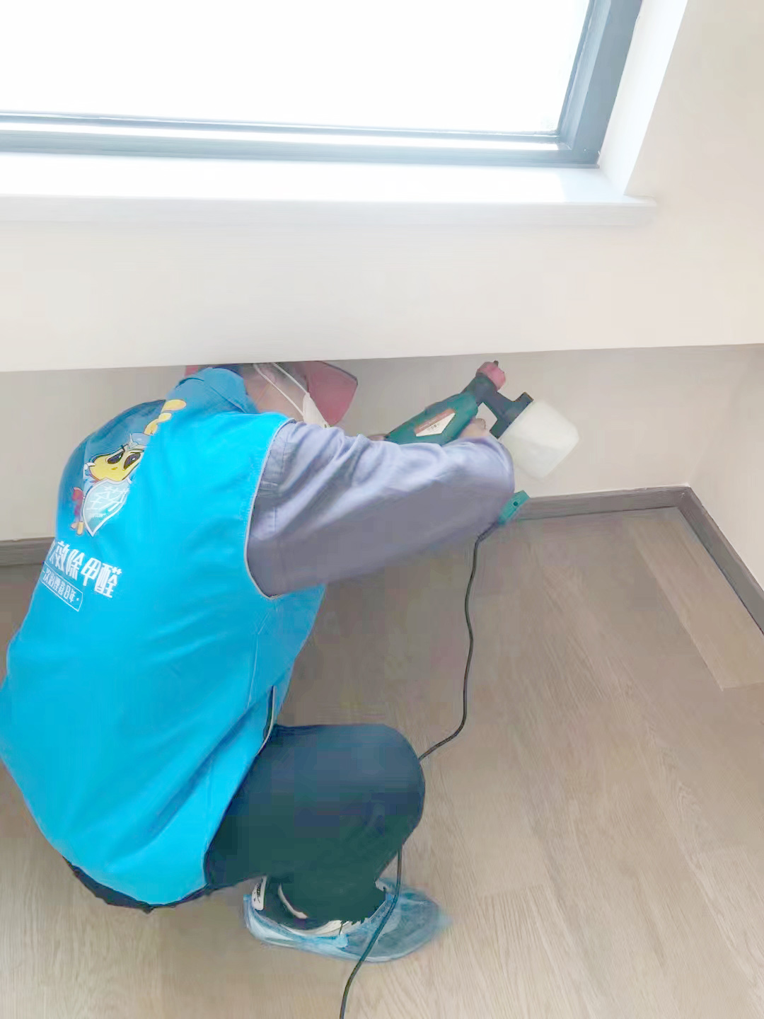 中医馆办公区墙面喷枪施工治理