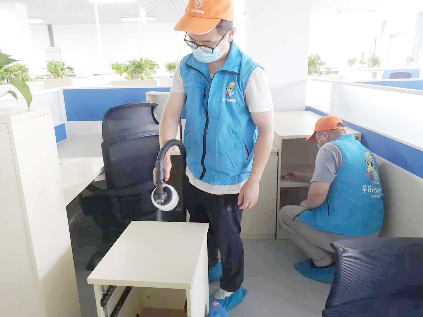 学校办公桌椅施工治理甲醛