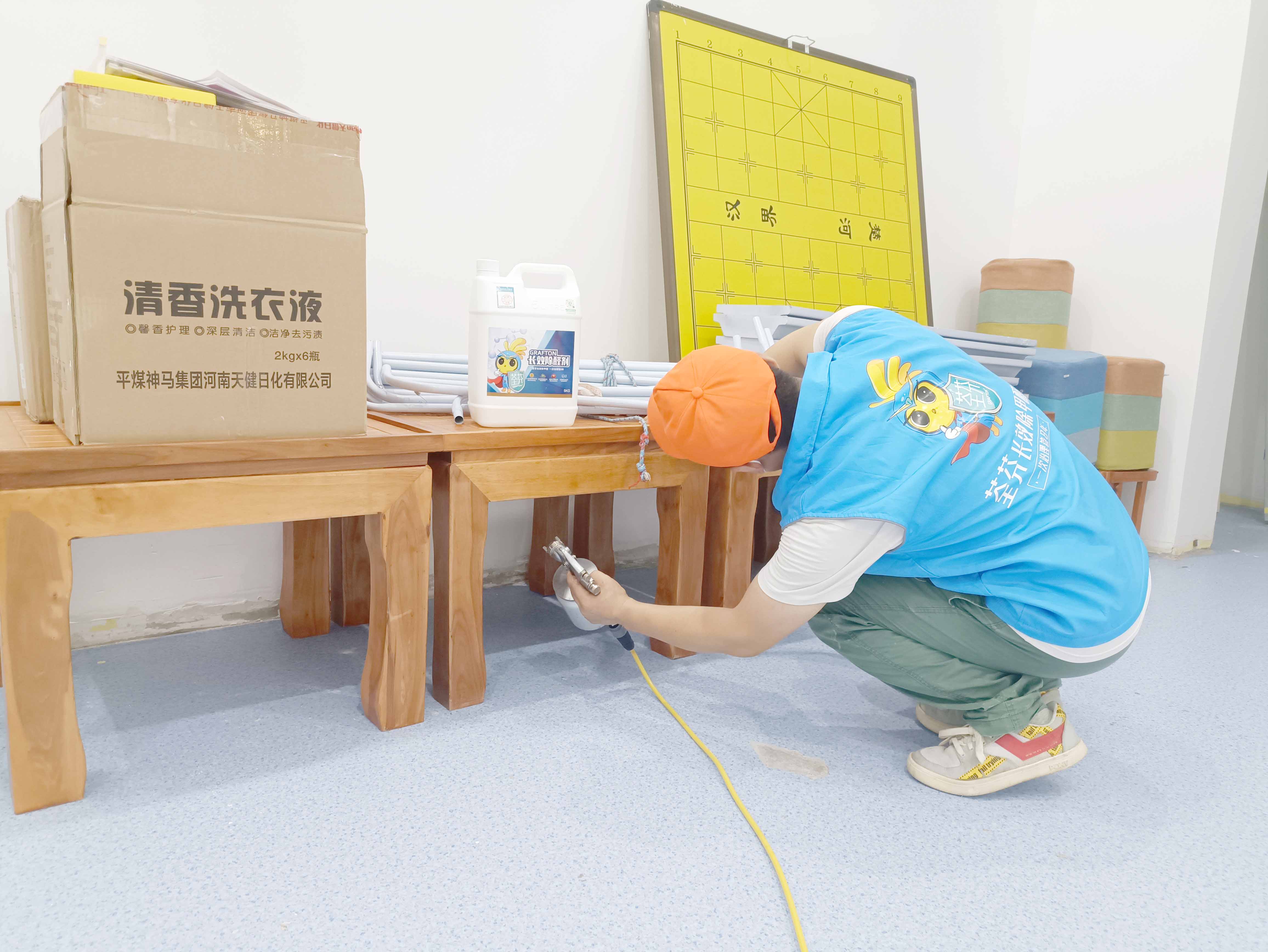 桌椅凳子全方位喷涂施工治理