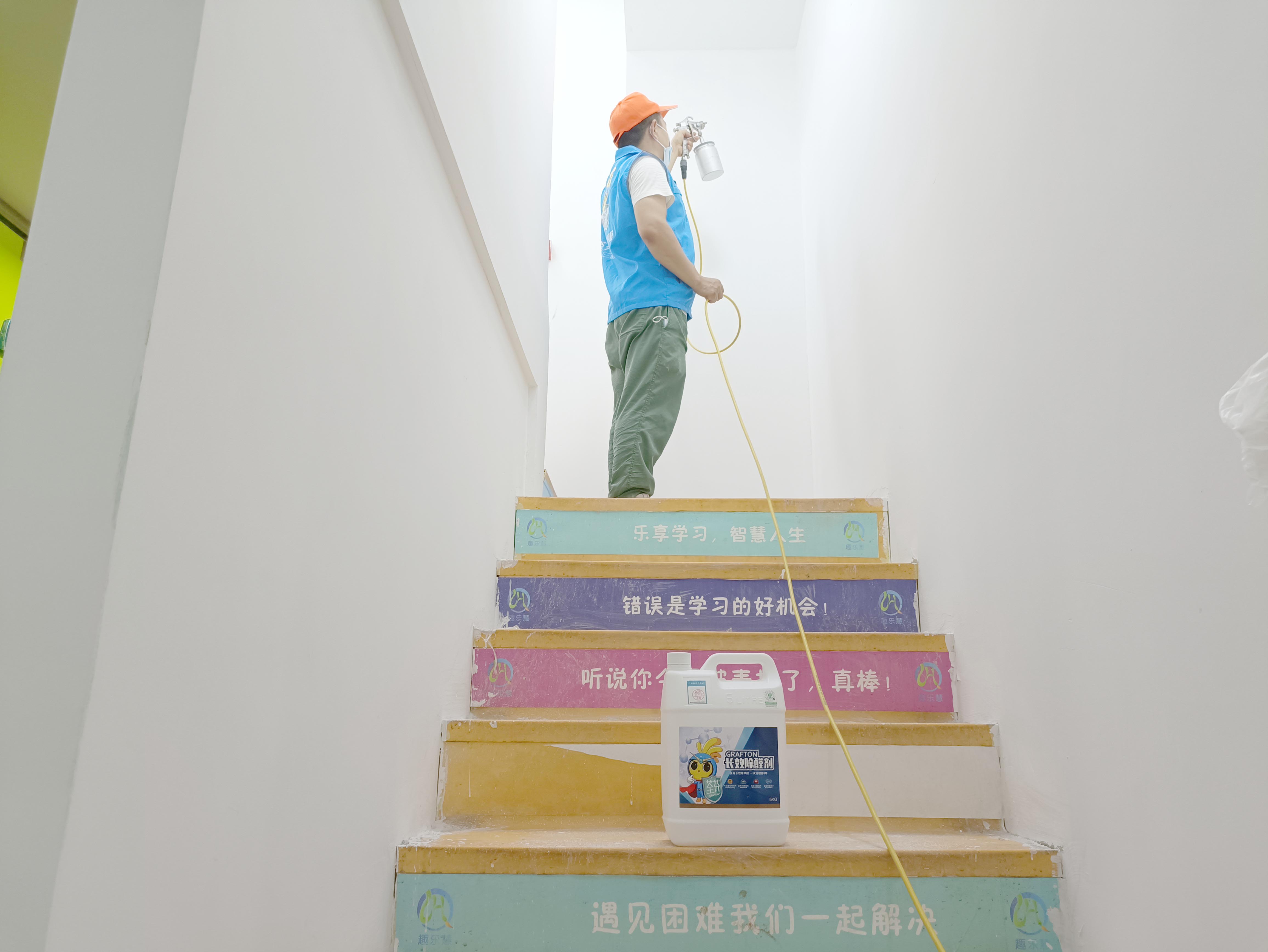 楼梯过道墙面喷涂施工治理甲醛